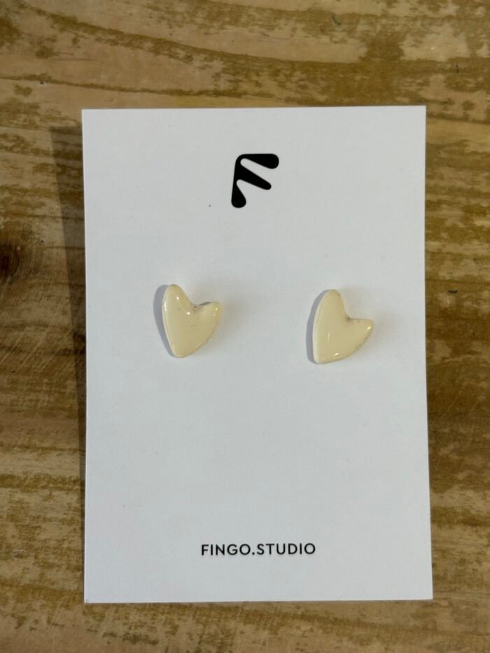 White mini heart earrings - Image 1