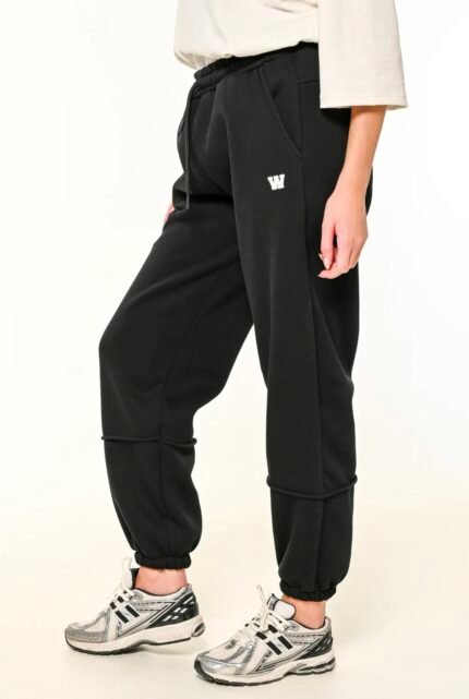 W black trackpant