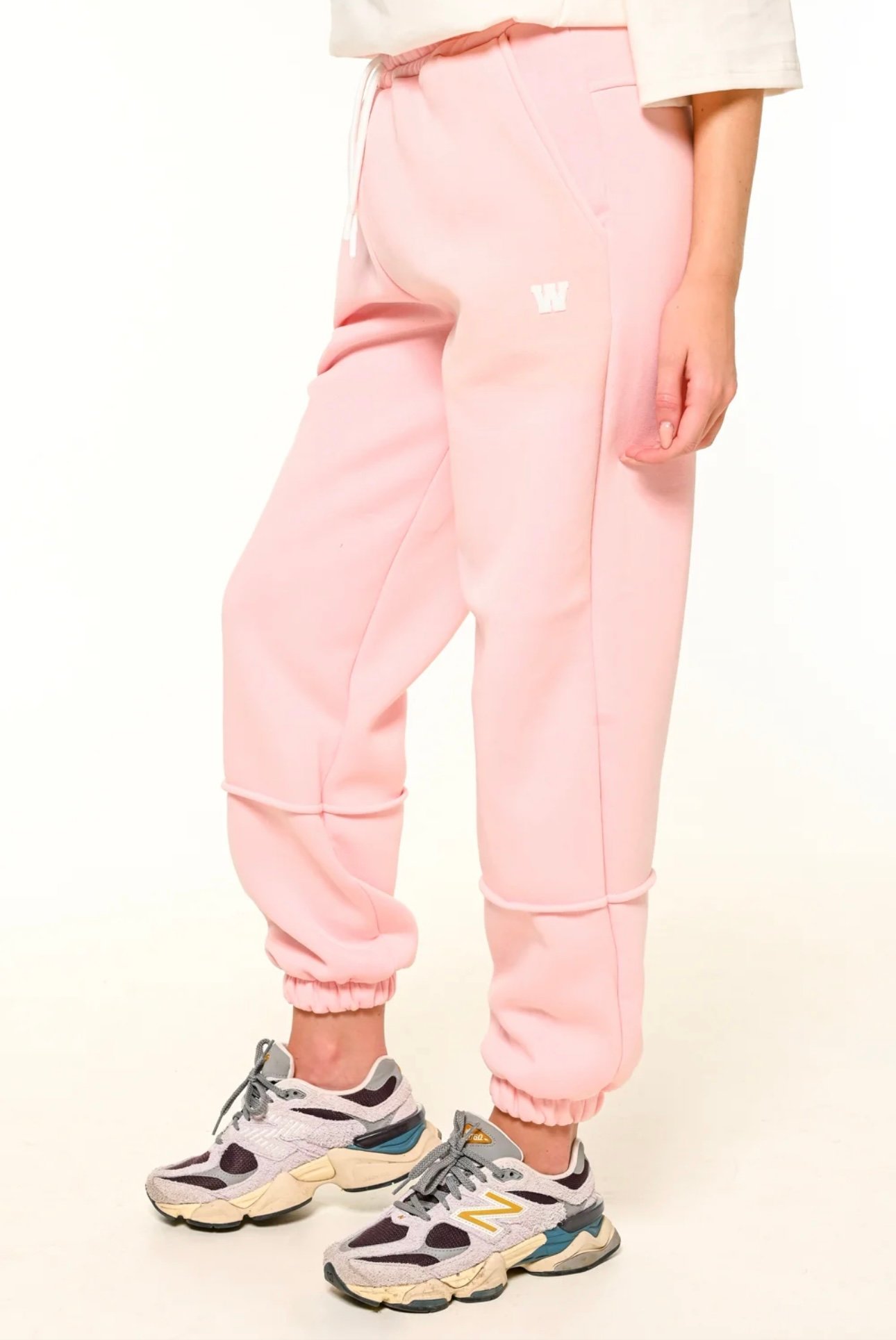 Screenshot W pink trackpant - Image 1