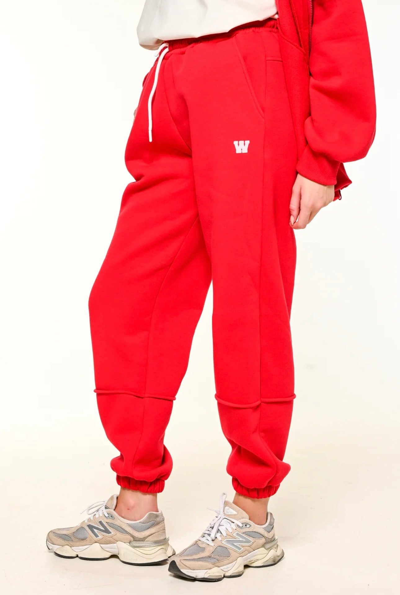Screenshot W red trackpant - Image 1