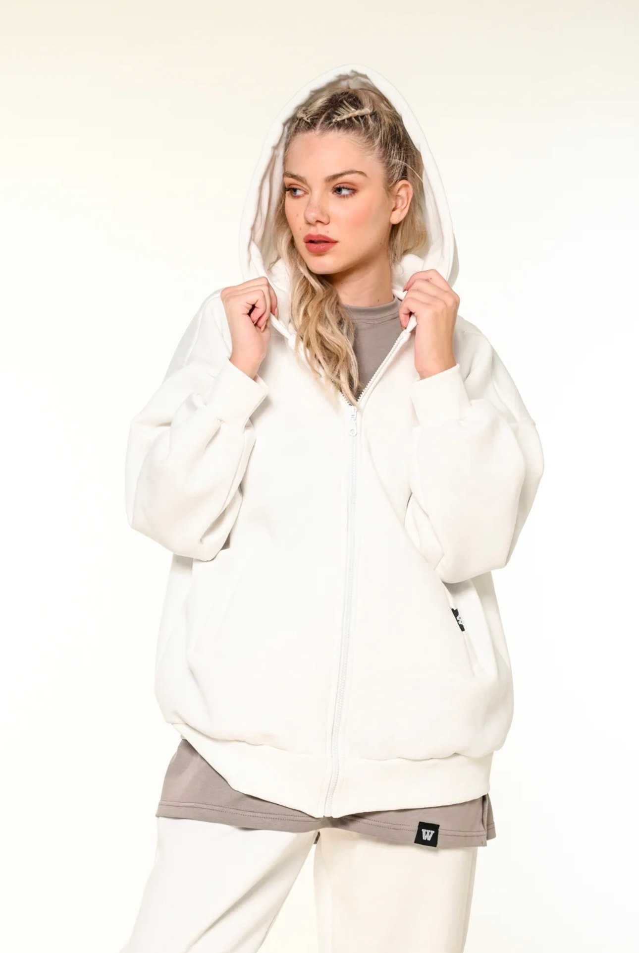 Screenshot W white hoodie jacket - Image 1