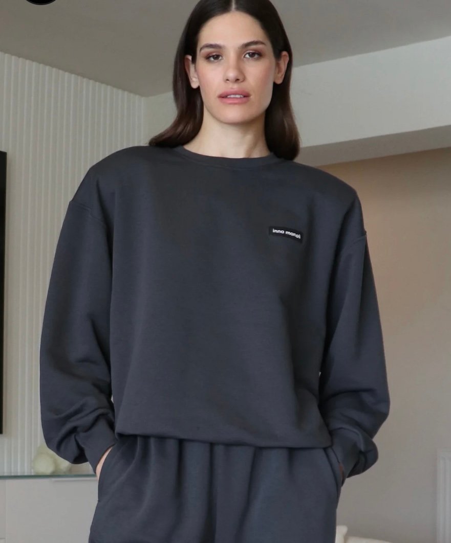 Screenshot Inna Manoli dark grey hoodie - Image 2