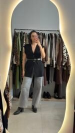 Black cardigan v buttons