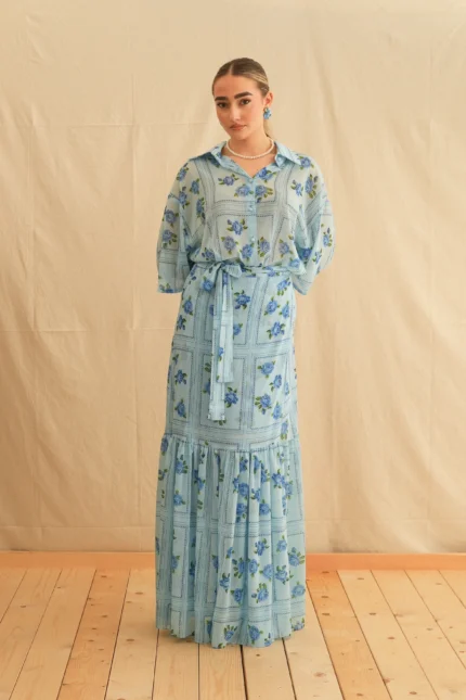 Georgina Trikogia "Blue Rose Polymorphic Skirt" - Μπλε φλοράλ φούστα από πολυτελές ύφασμα, ιδανική για κάθε περίσταση.