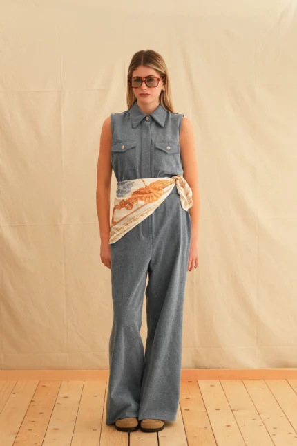 Georgina Trikogia | Denim Safari Jumpsuit, κομψή τζιν ολόσωμη φόρμα safari για μοντέρνο look.