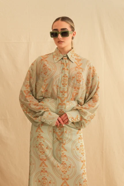 Georgina Trikogia Golden Mint Oversized Shirt, ένα ανάλαφρο, oversized πουκάμισο σε χρυσή-μέντα απόχρωση. - View 2