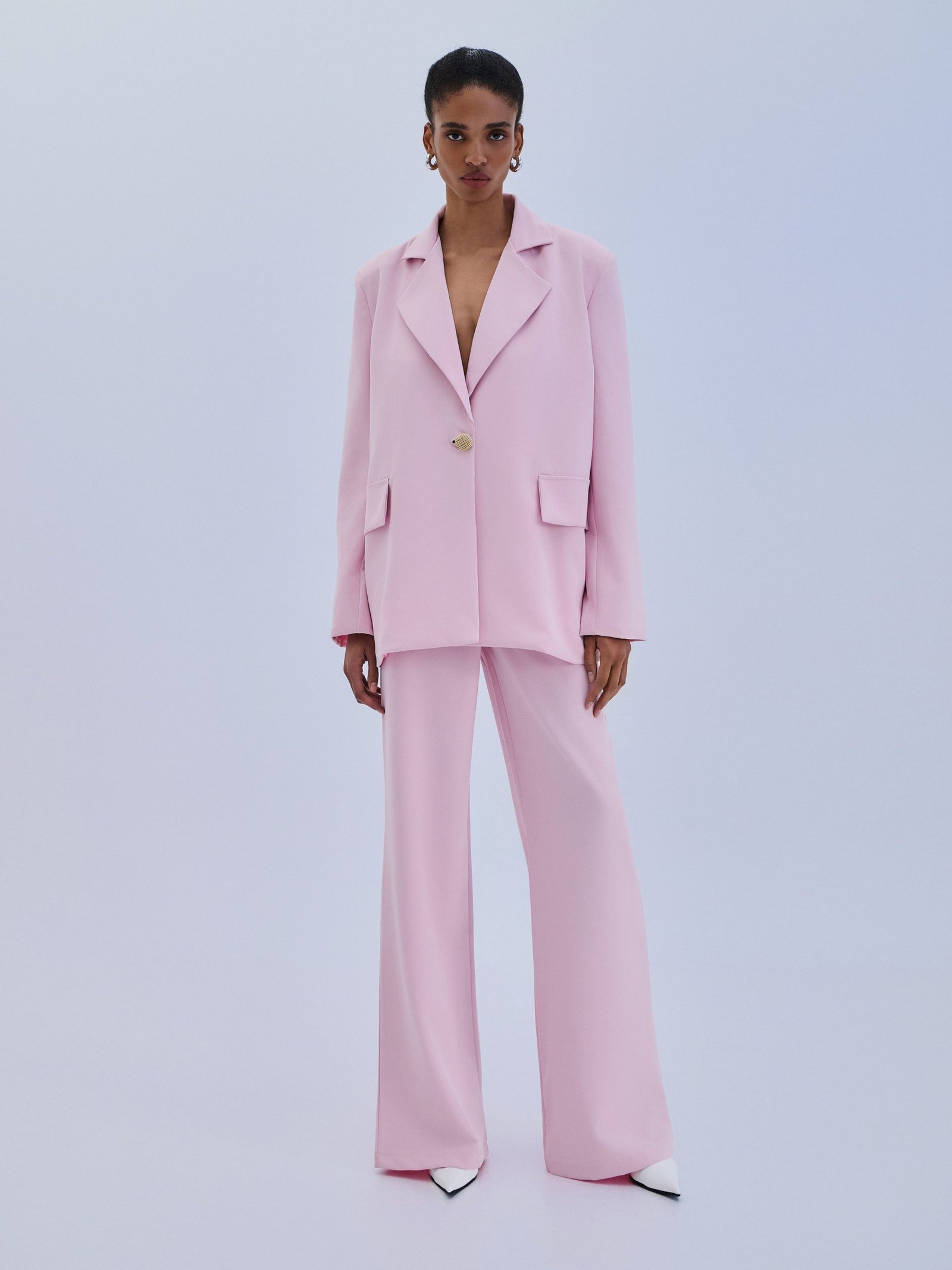 Combos | Trouser Gold Button Flare: κομψή χρυσή παντελόνα με κουμπιά από την Combos, ιδανική για επίσημες εμφανίσεις.