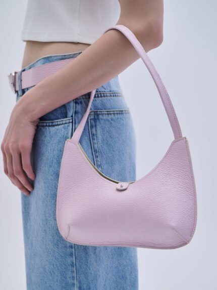 Bag Shoulder Leather τσάντα ώμου δερμάτινη της μάρκας Combos, κομψή και ευέλικτη.