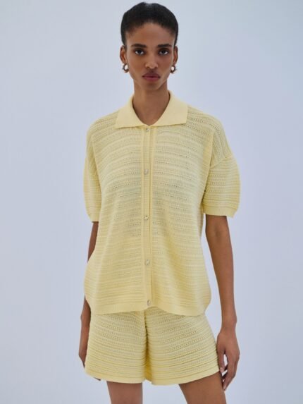 Combos Cardigan Polo Buttons: Κομψό πλεκτό cardigan πόλο με κουμπιά, ιδανικό για τη γκαρνταρόμπα σας.