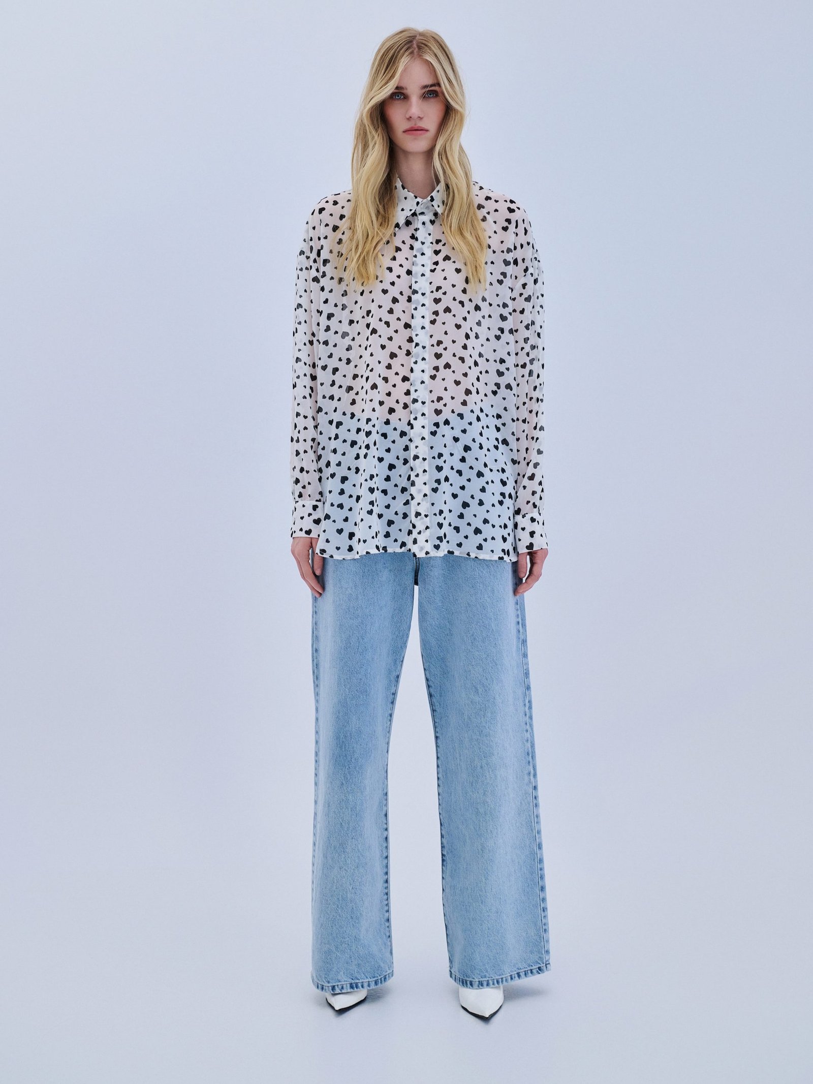 IMG_3507 Combos White Shirt Hearts: λευκό πουκάμισο της μάρκας Combos με λεπτομέρειες σε σχήμα καρδιάς.