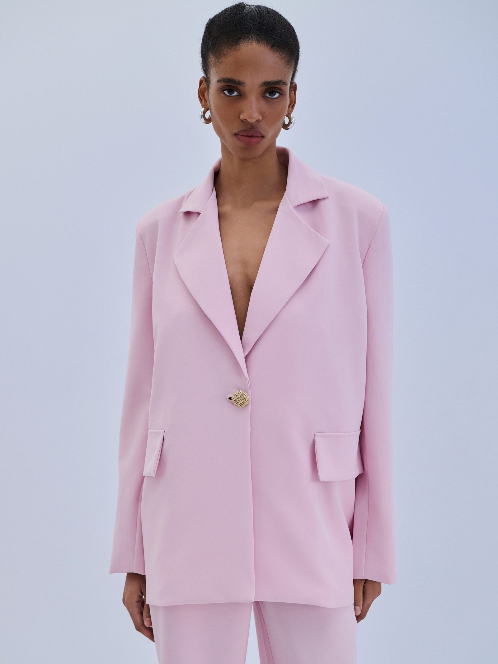 Combos | Blazer Gold Button: Κομψό γυναικείο σακάκι με χρυσά κουμπιά, ιδανικό για στυλάτες εμφανίσεις στα Χανιά.