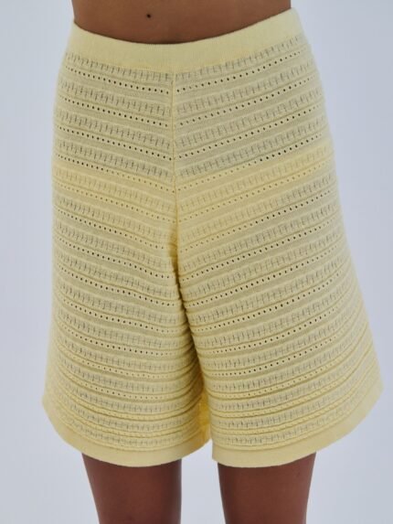 Combos | Shorts Knit - Πλεκτό σορτς από την Combos, ιδανικό για την καλοκαιρινή σας γκαρνταρόμπα. - View 2