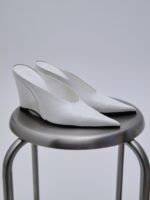 Combos | Mules Patent White: Κομψά λευκά δερμάτινα mules από τη μάρκα Combos.