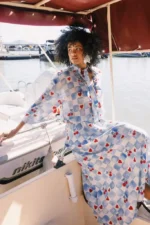 Γυναικείο πουκάμισο Mersevi Cherry Crash, ιδανικό για κομψές εμφανίσεις, διαθέσιμο στο Felicia Concept Χανιά.