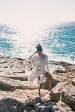 Γυναικείο λευκό Sunlit Shirt της Mersevi, αέρινο και καλοκαιρινό, ιδανικό για την παραλία. - View 4