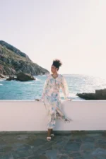 Γυναικείο λευκό Sunlit Shirt της Mersevi, αέρινο και καλοκαιρινό, ιδανικό για την παραλία. - View 3