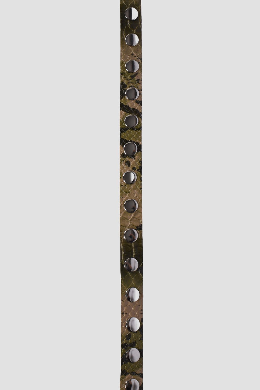 Η ζώνη Skin Snake Belt Khaki της Studio 83, σε απόχρωση χακί, ιδανική για κάθε εμφάνιση. - View 2