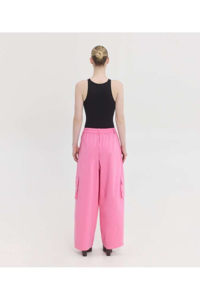Γυναικείο παντελόνι Devon Fuchsia Pants της Sunsetgo σε έντονο φούξια χρώμα, ιδανικό για κομψές εμφανίσεις. - View 2