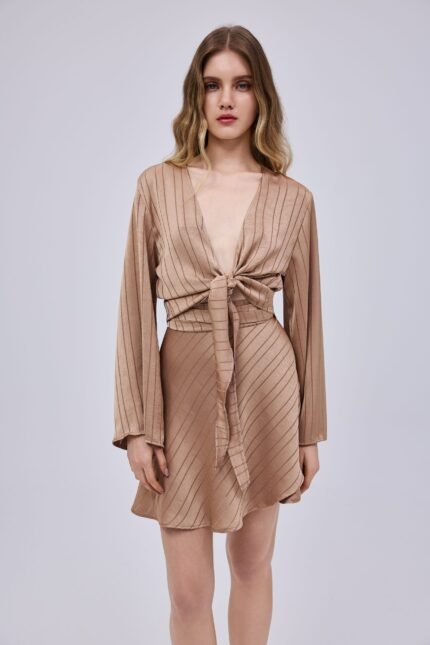 Γυναικεία μπλούζα Croise Dusty Pink Top από Studio 83, ροζ απαλό, ιδανική για κάθε περίσταση, διαθέσιμη στο Felicia Concept Χανιά.