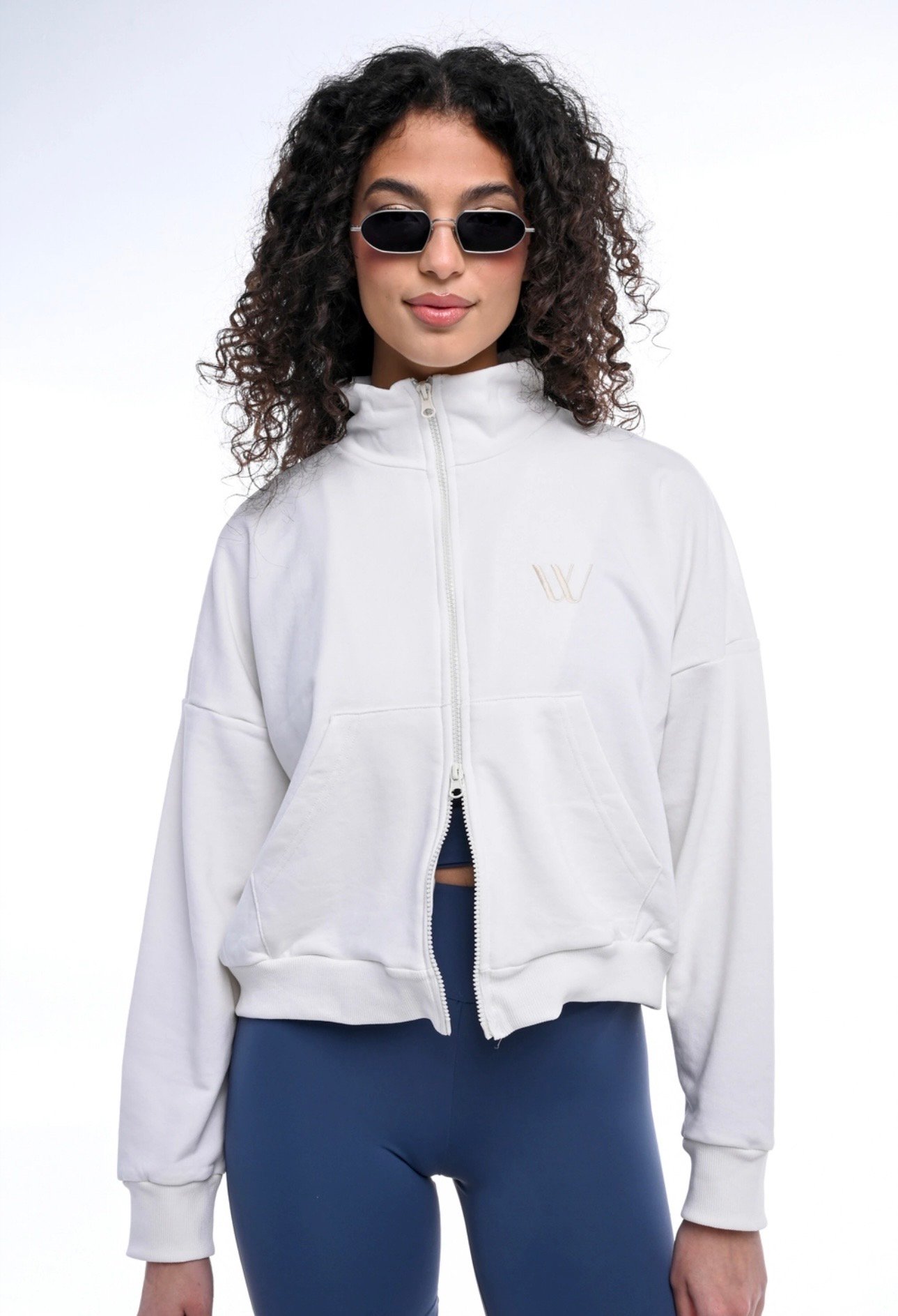 Wanderlust | White Summer Jacket, ένα κομψό λευκό καλοκαιρινό τζάκετ για γυναίκες, ιδανικό για τη συλλογή της Wanderlust.