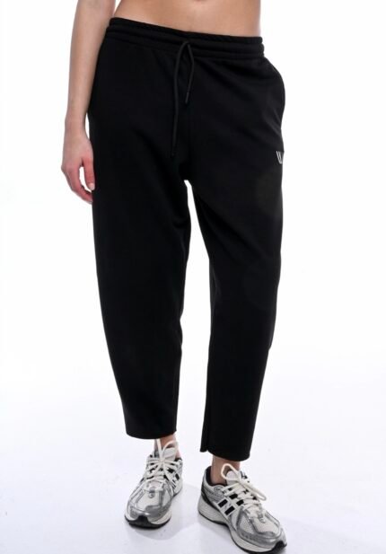 Wanderlust Black Barrel Pant: κομψό μαύρο παντελόνι από τη συλλογή Wanderlust.