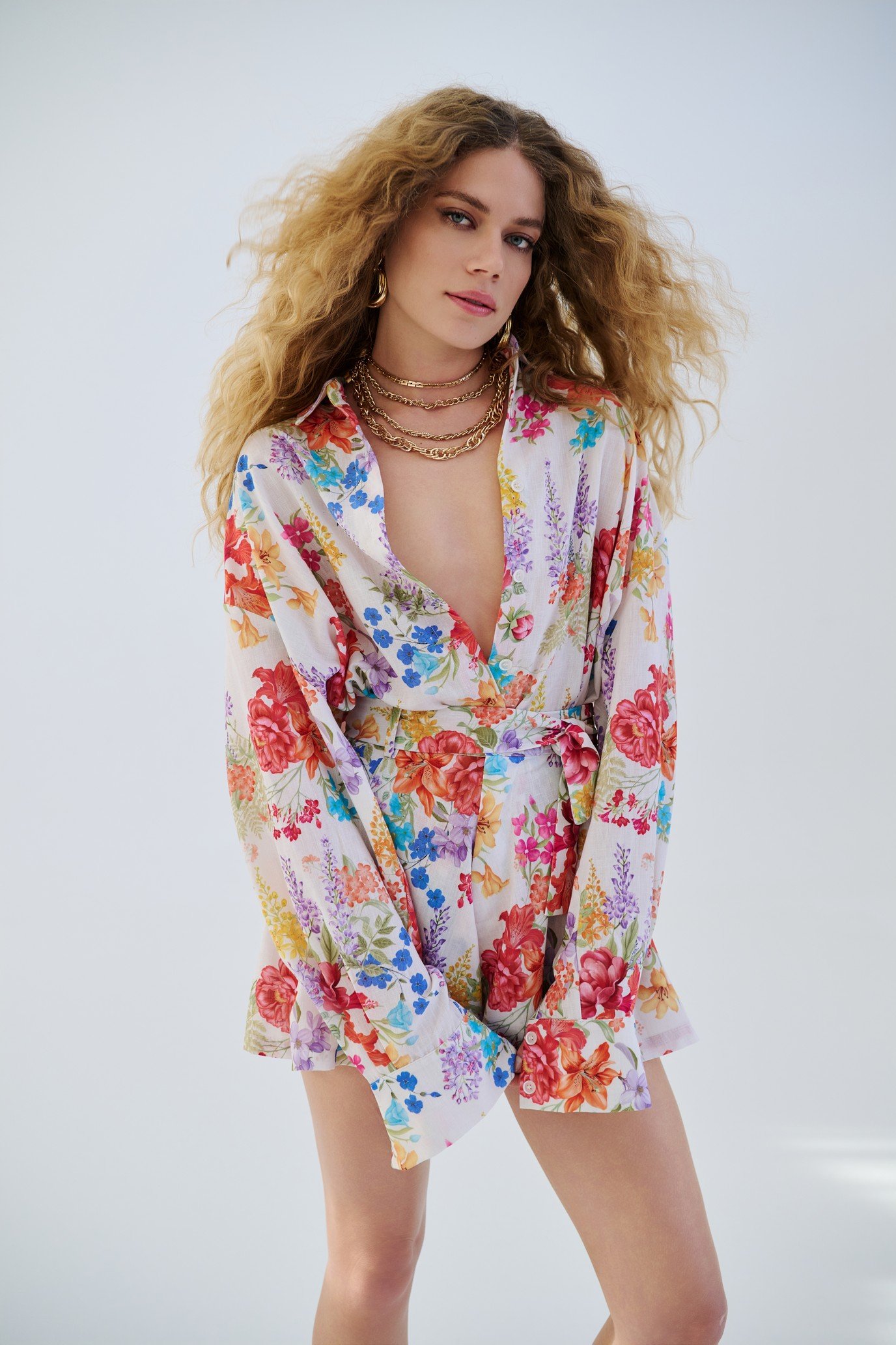 Iraida | Heatspell Linen White Oversized Shirt από Iraida Ethereal Style, λευκό, oversized, λινό πουκάμισο για γυναίκες.