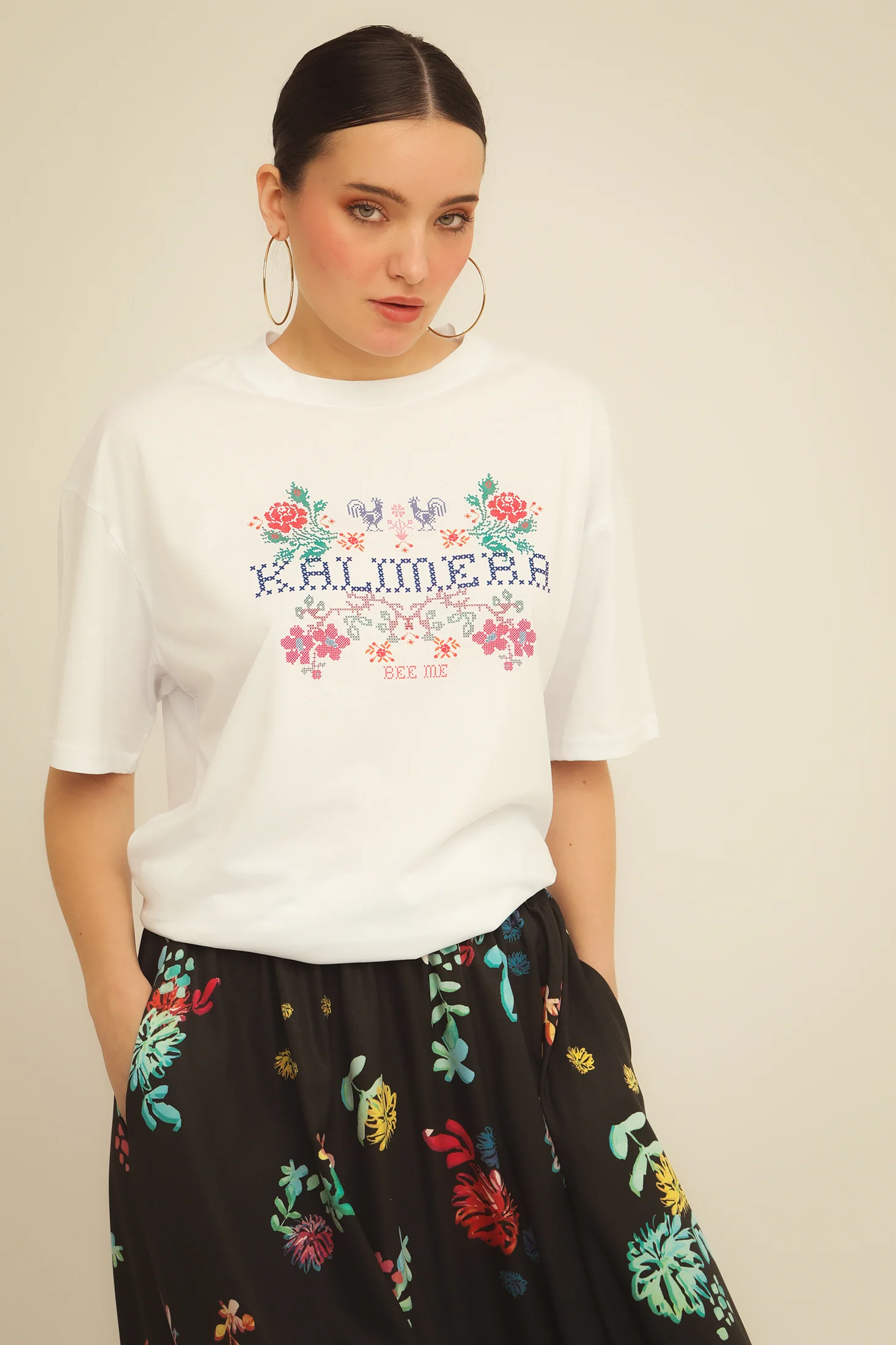 Bee me | white kalimera tshirt