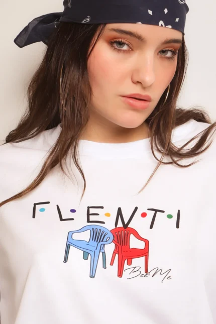 Λευκό T-shirt 'White T-shirt Γλέντι' από την Bee me, ιδανικό για τις βραδινές σας εξόδους. - View 2
