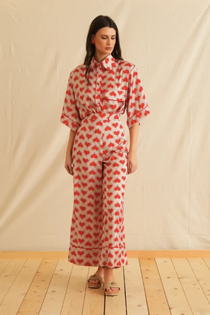 Παντελόνα Georgina Trikogia Red Love Pants σε έντονο κόκκινο χρώμα, ιδανική για εντυπωσιακές εμφανίσεις. - View 3