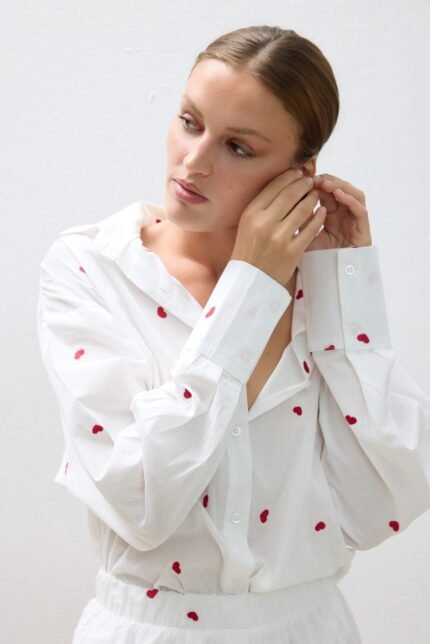 Γυναικείο σετ ρούχων "Set Shirt And Shorts Hearts" της μάρκας Combos, με σχέδιο καρδιές. - View 2