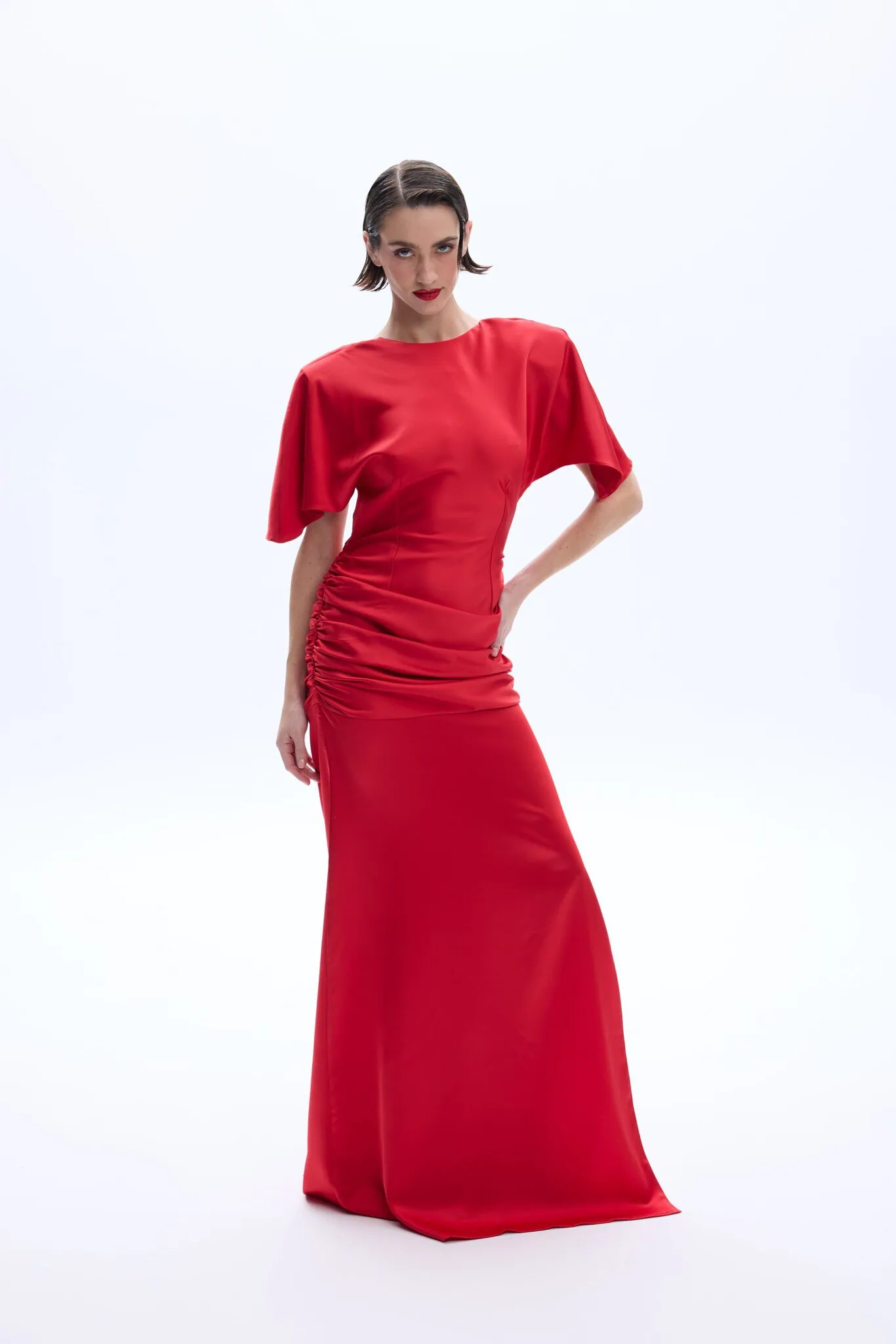 Φόρεμα Be A Bee Character Maxi Red Dress, κόκκινο, μάξι, μακρυμάνικο, για κομψή εμφάνιση.