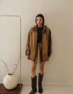 Inna Manoli | HEAVYWEIGHT TECHNICAL GABARDINE JACKET CAMEL WITH BLUE STRIPE - Image 3