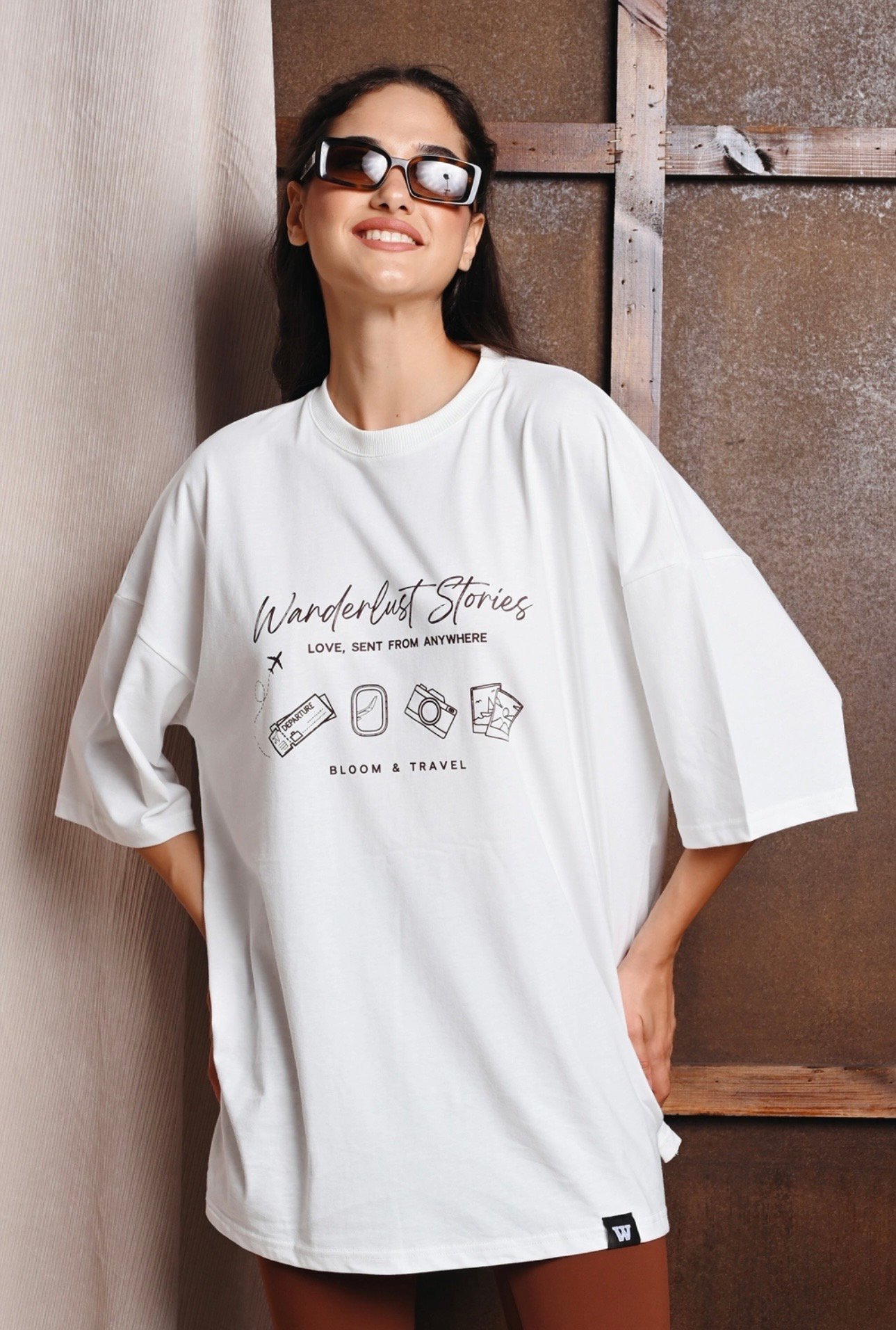 Wanderlust | stories oversized Tshirt white